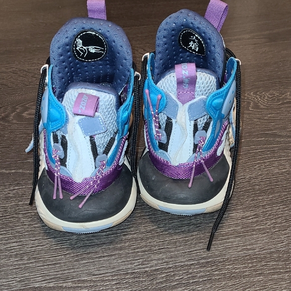 Stylish Multicolor High-Top Sneakers - Picture 4 of 9